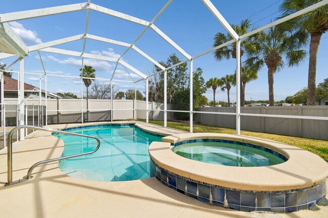 Building Photo - Tuscanny Street