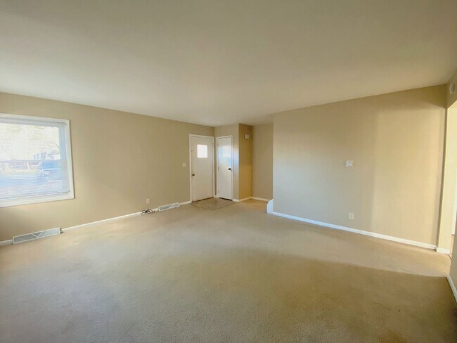 Building Photo - 2237 Wentworth Ave