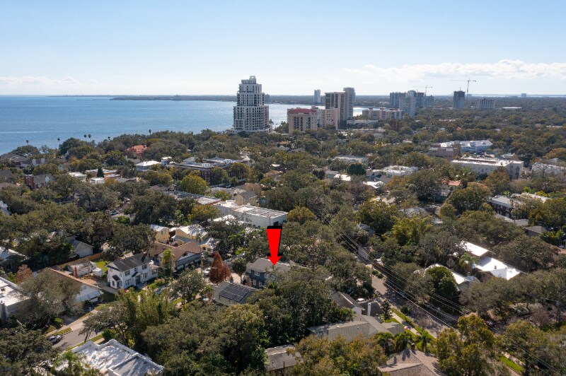 Building Photo - 2009 W Dekle Ave