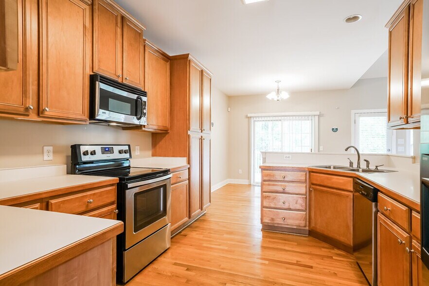 Building Photo - 429 Longbourn Dr