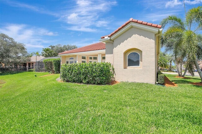Building Photo - 2651 Oakmont Dr