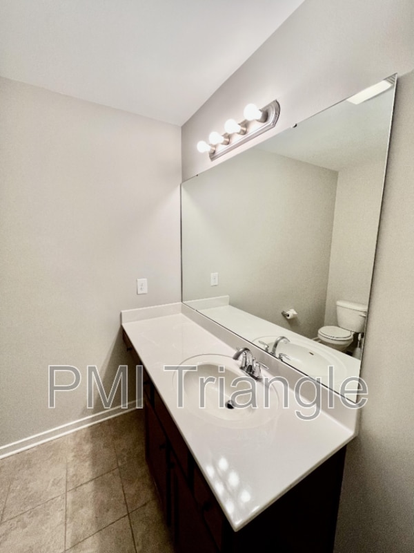 Building Photo - 412 Shakespeare Dr