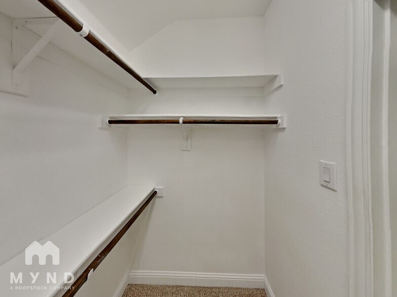 Building Photo - 405 Bentley Dr