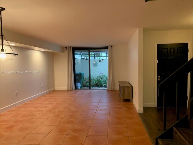 Building Photo - 7655 SW 106th Ave