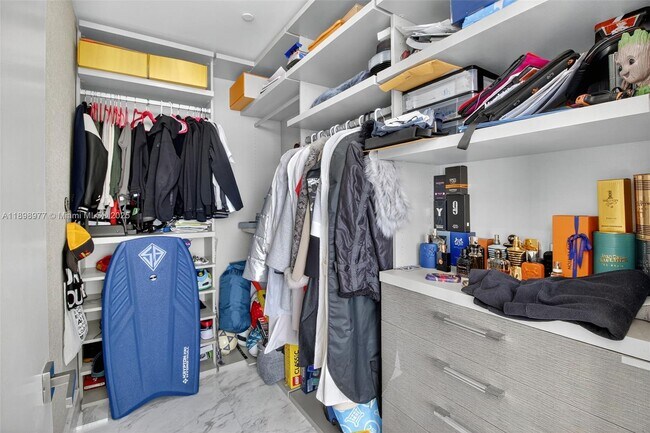 Building Photo - 5000 Island Estates Dr