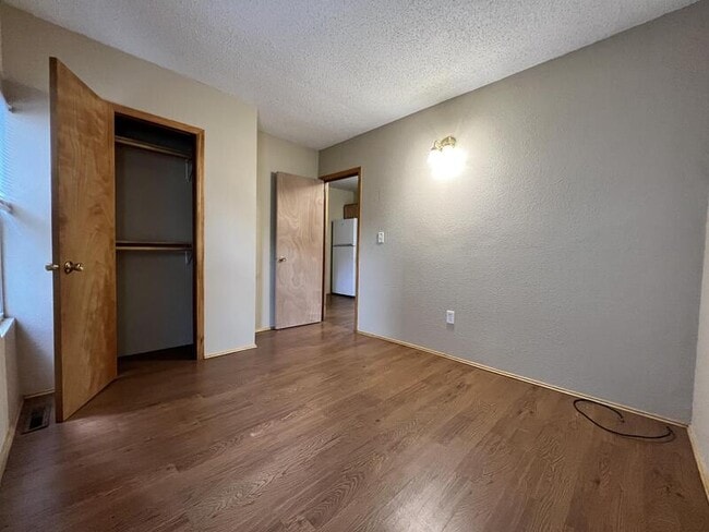 Building Photo - 202 14th Ave SW