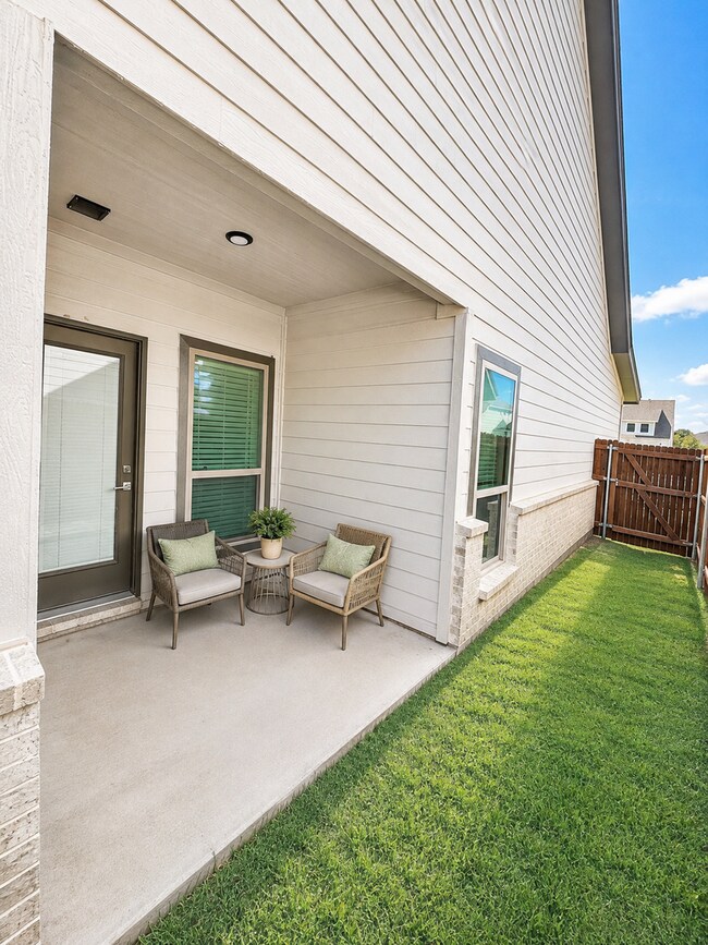 Building Photo - 3/2/2 located in Godley! Move in Specials call to inquire