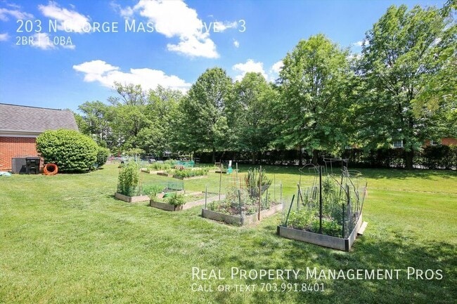 Building Photo - 203 N George Mason Dr