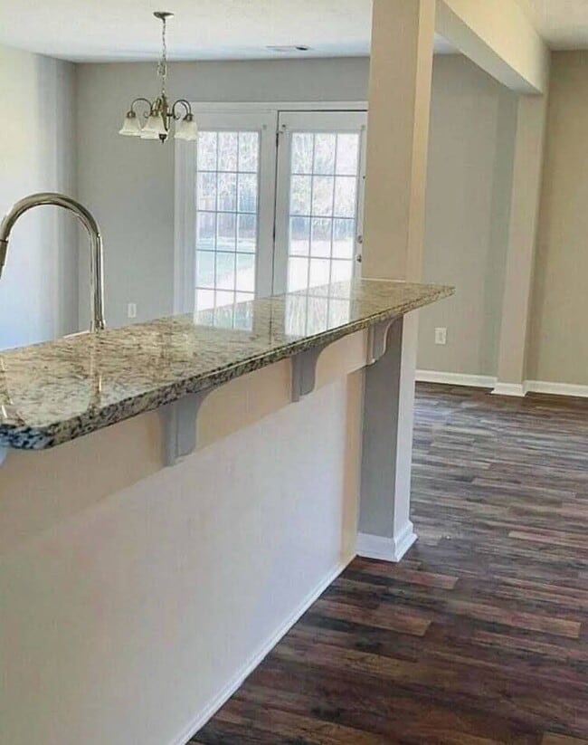 Building Photo - 1424 Oxpens Rd