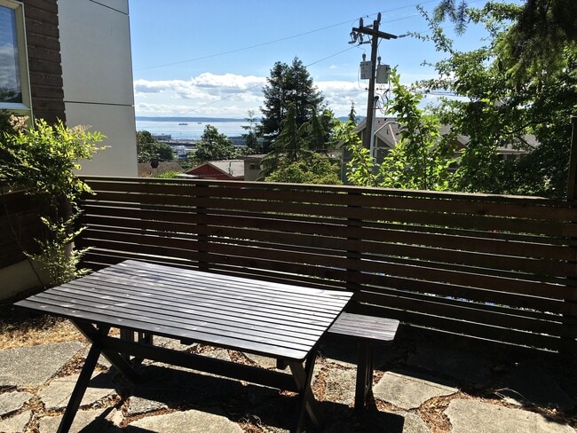 Building Photo - INDUSTRIAL-STYLE QUEEN ANNE TOWNHOUSE WITH...