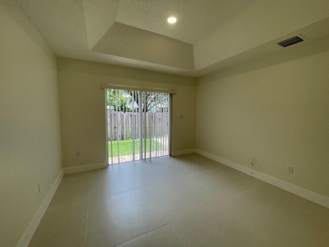 Building Photo - 1806 NW 98th Ave