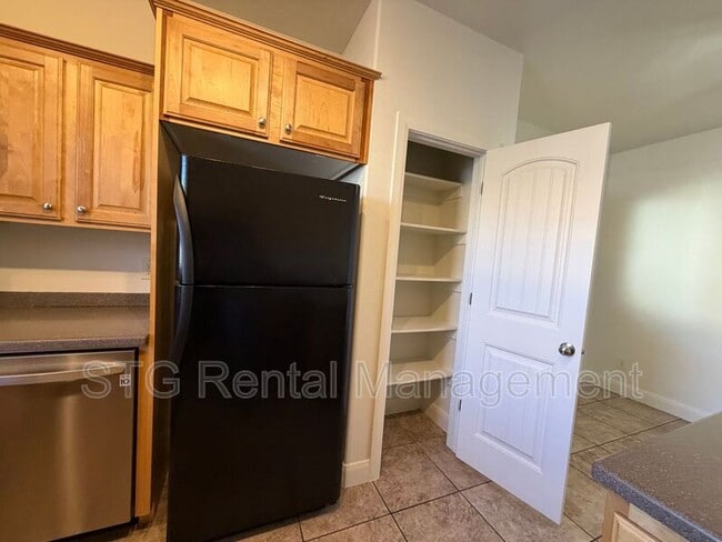 Building Photo - 449 W 500 N