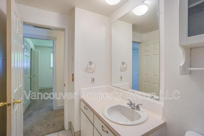 Building Photo - 7104 Louisiana Dr
