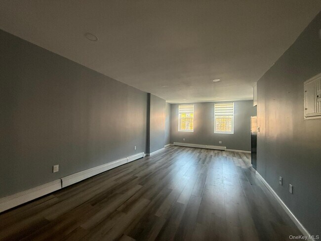 Building Photo - 181 Hale Ave