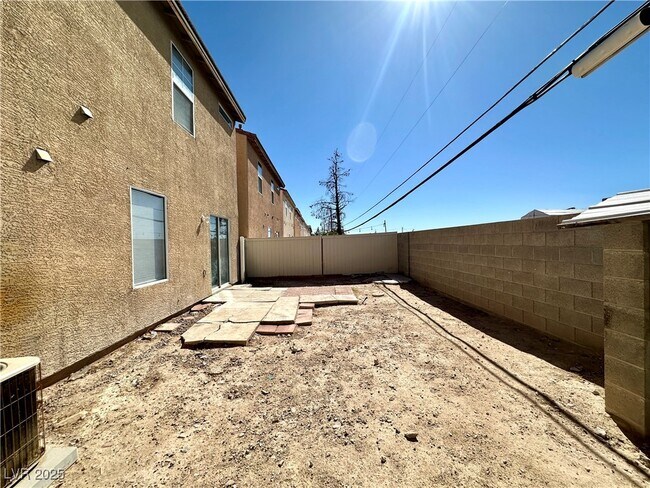 Building Photo - 2119 Tierra Del Verde St