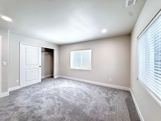 Building Photo - 9344 Beaver Brook Dr