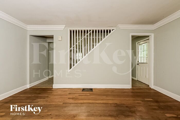 Building Photo - 2138 Pinehurst Dr