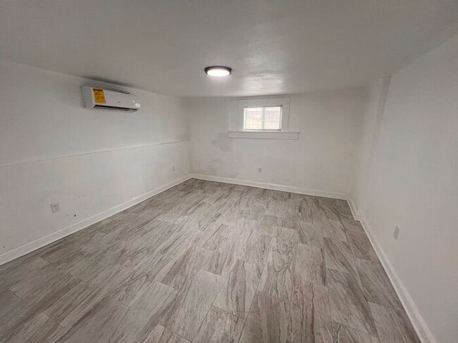 Building Photo - 1215 W 22nd St