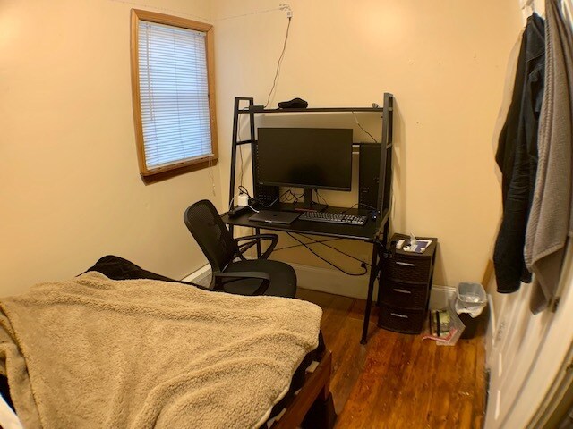 Building Photo - 830 Parker St