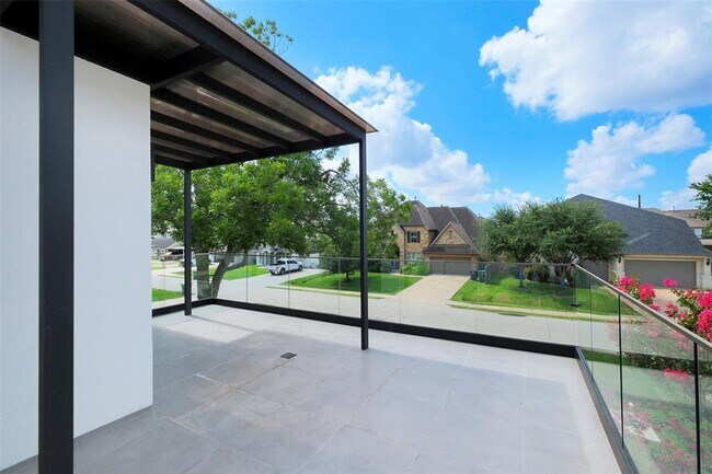 Building Photo - 6618 Schiller St