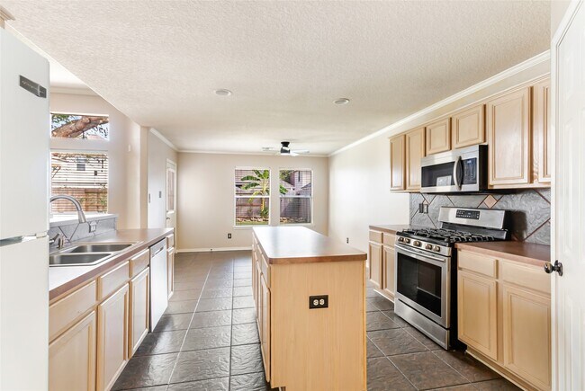 Building Photo - 4914 Winding Timbers Cir