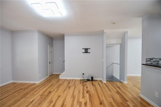 Building Photo - 2201 Landing Walk Dr
