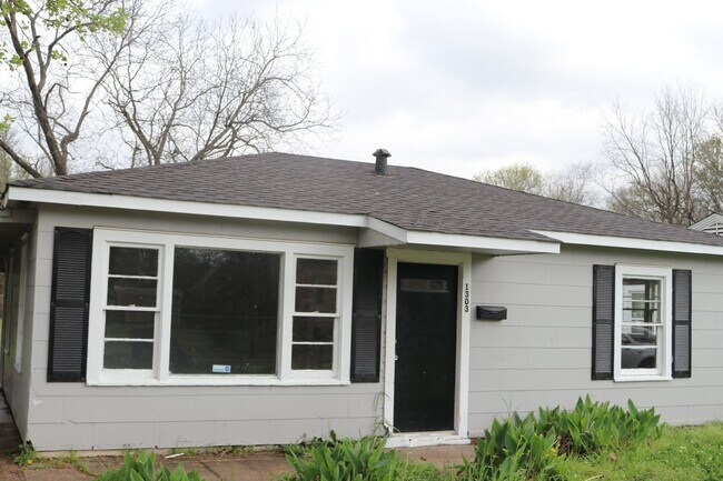 Building Photo - 1303 Burchett St