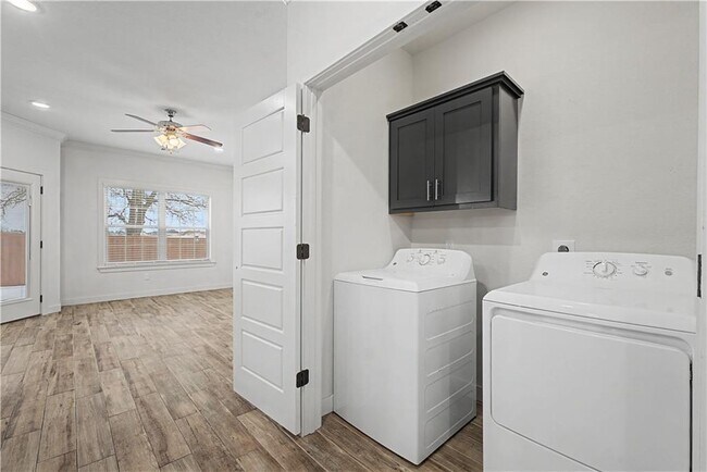 Building Photo - 3215 SW Hillstone Ave