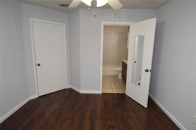 Building Photo - 8635 Mallard Reserve Dr