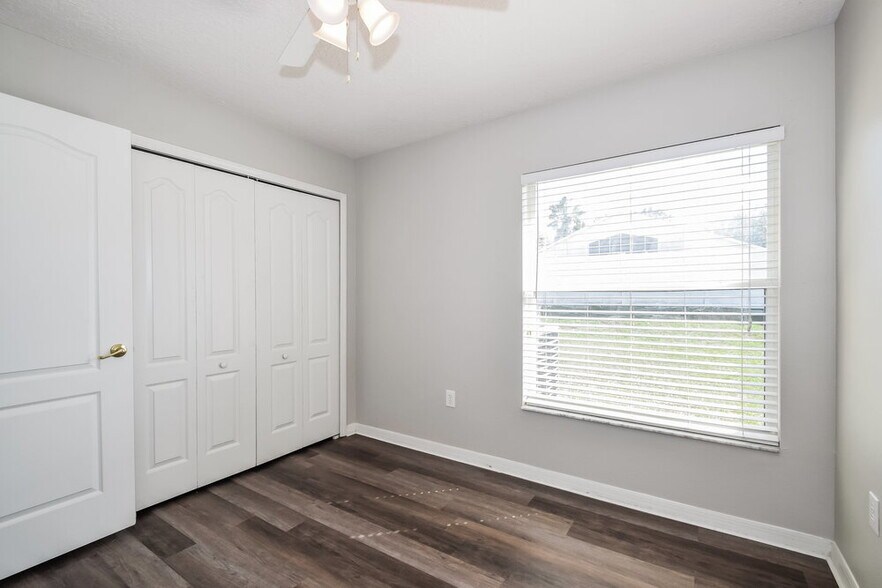 Building Photo - 12912 Lake Vista Dr