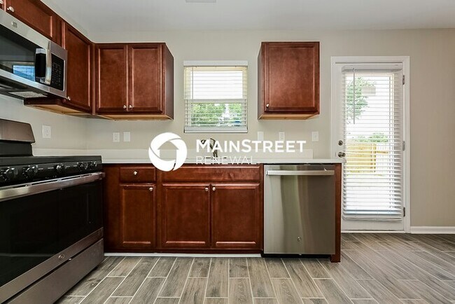 Building Photo - 3 Bedroom Pet-Friendly Home in Hampton, GA with Main Street Renewal