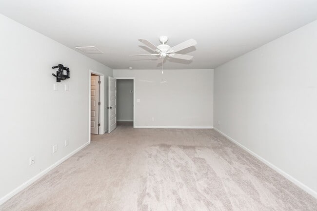 Building Photo - 4 Bedroom, 2.5 Bathroom Home in Cane Bay Plantation - Summerville