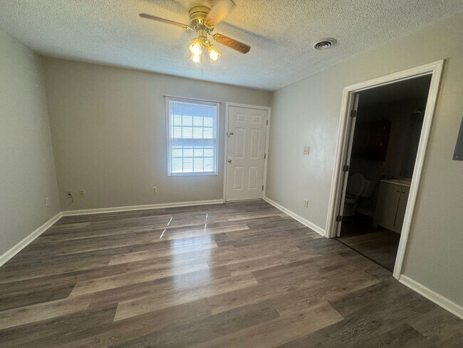 Building Photo - 208 W Watauga Ave
