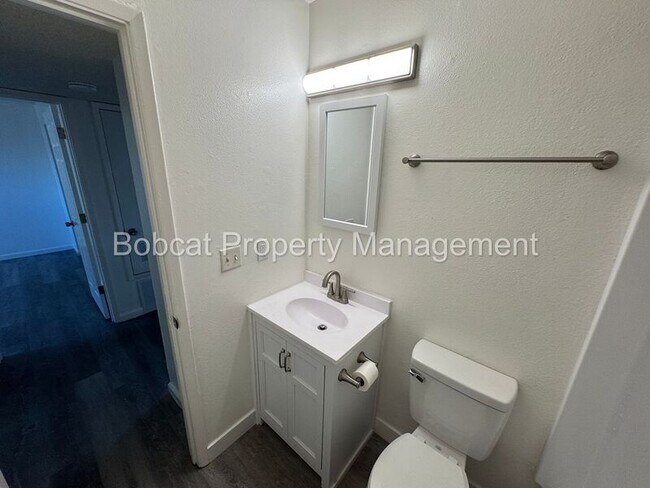 Building Photo - 1501 N Edmonds Dr