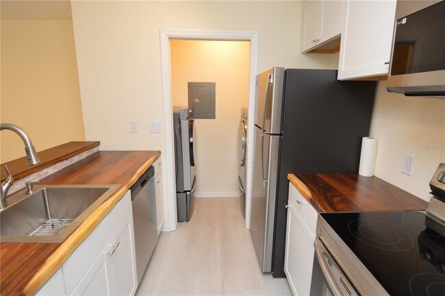 Building Photo - 10263 Gandy Blvd N