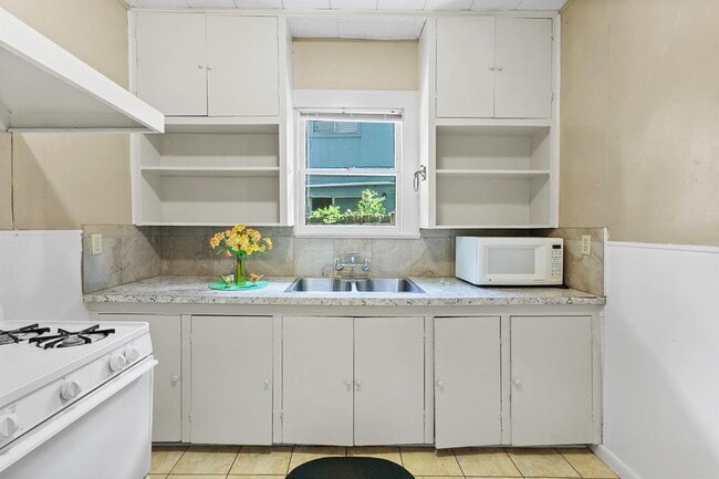 Building Photo - 4205 Avenue B