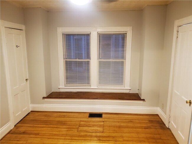 Building Photo - 167 Rosedale St