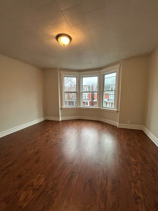 Building Photo - 5 Bedroom in Uptown Hbg - Section 8 accepted.