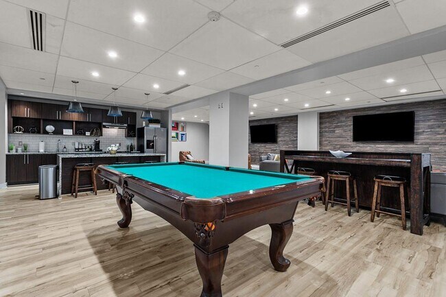 Building Photo - 933 McGee St