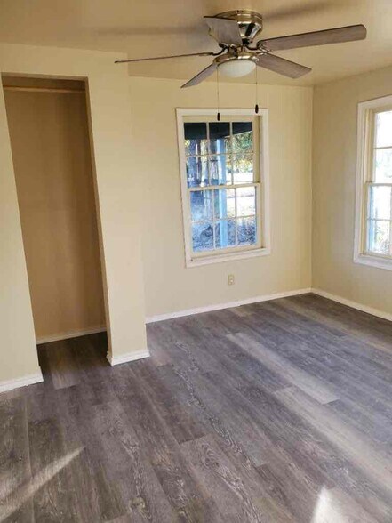 Building Photo - 306 Dorothy St