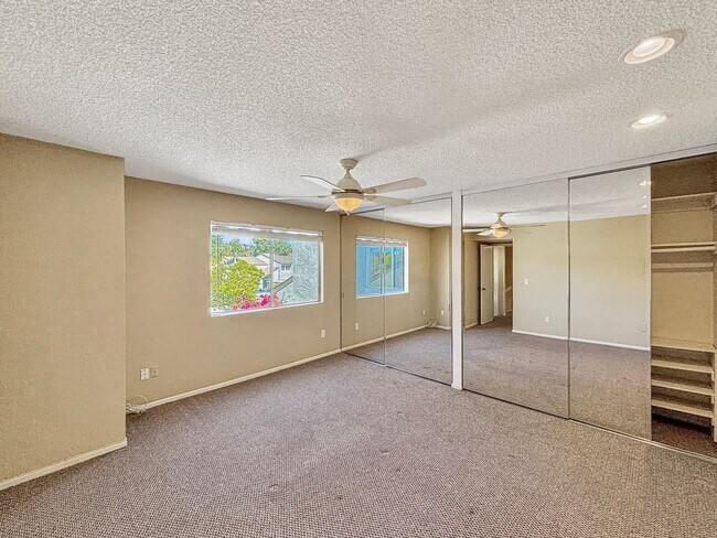 Building Photo - Beautiful 3BD/2.5BA Condo in Tierrasanta w...