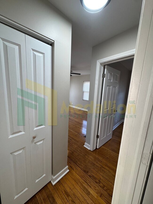 Building Photo - 9648 S Yale Ave