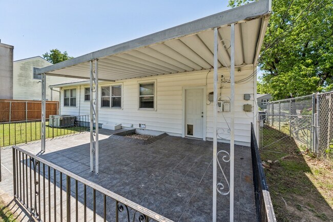 Building Photo - 3317 S Louisville Ave