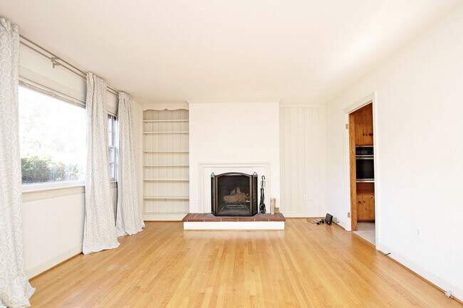Building Photo - One-Level Living Near Downtown, UVA, and P...