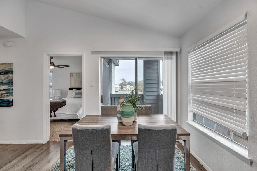 Building Photo - 1735 Rutland Dr