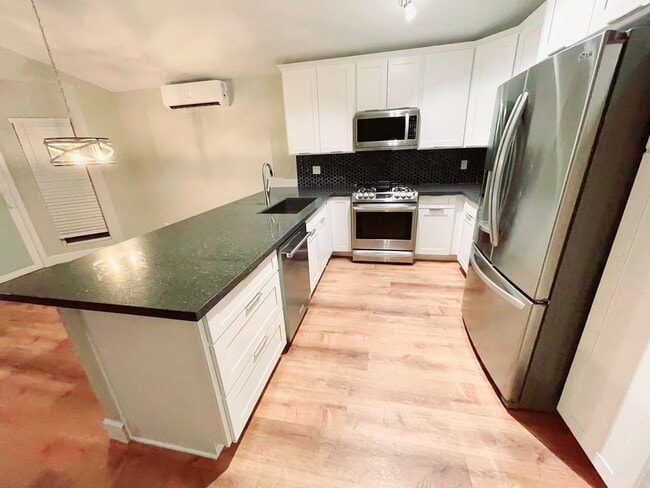 Building Photo - Conveniently Located Single Level Soda Cre...