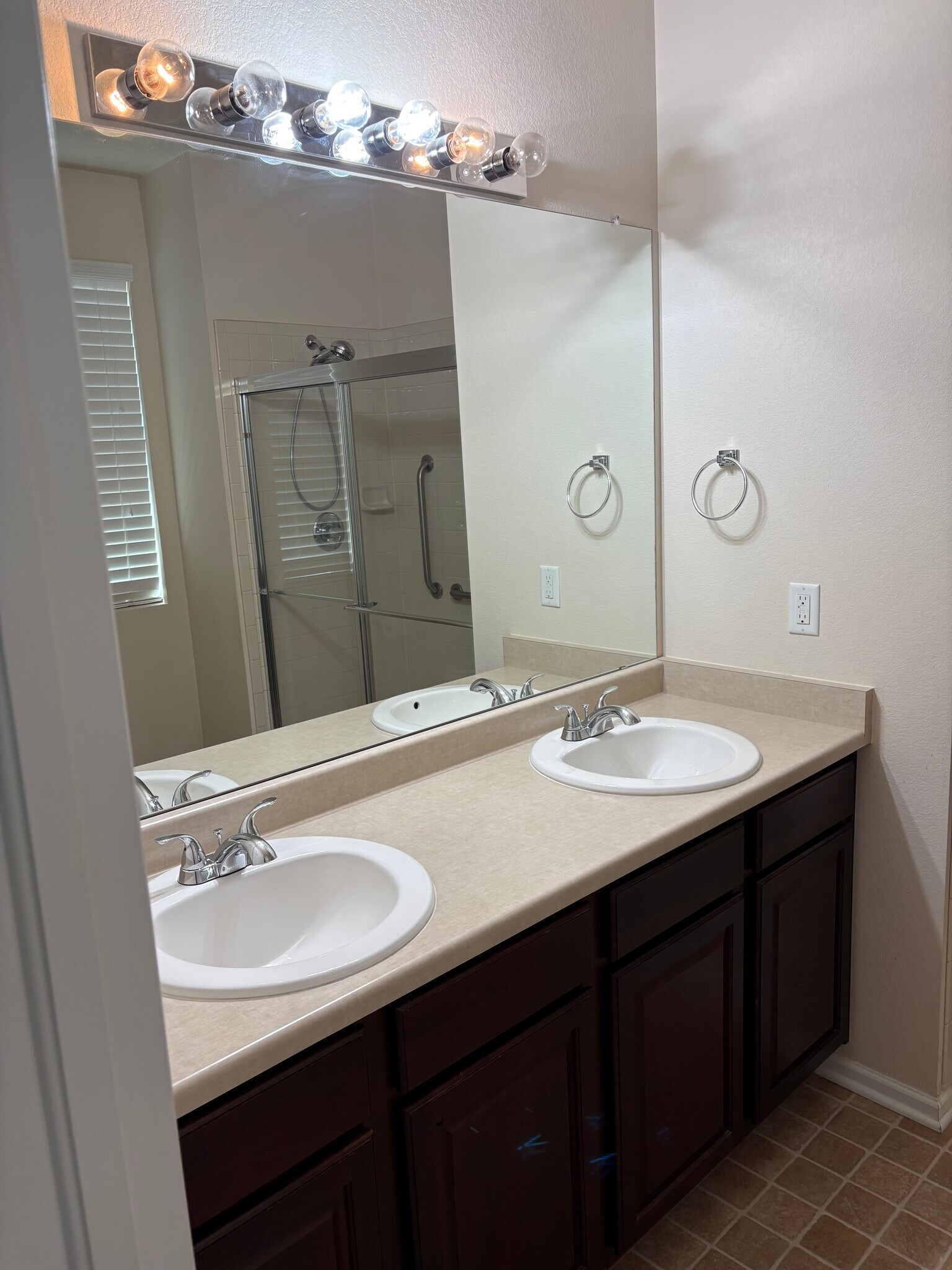 Double vanity - 7440 Sabino Ln