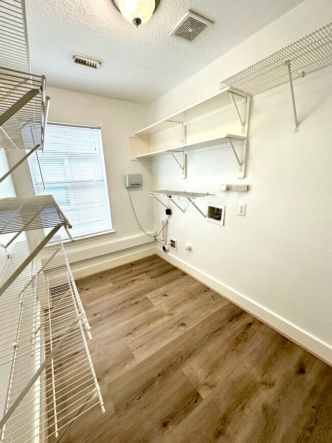 Building Photo - 3 bed 2 Bath in Sienna