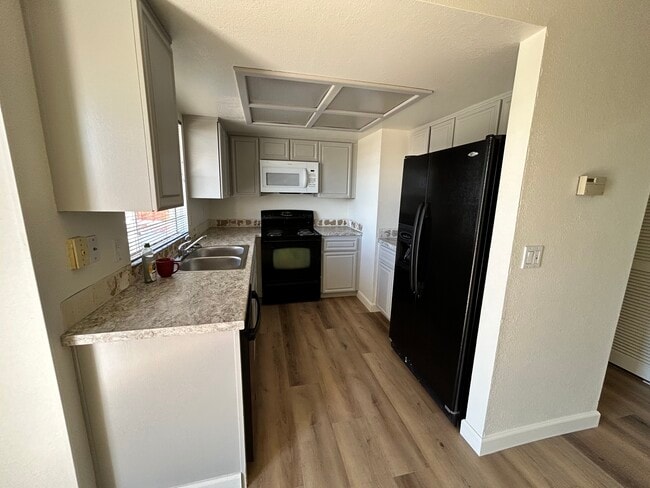Building Photo - 3415 Ridgecrest Dr