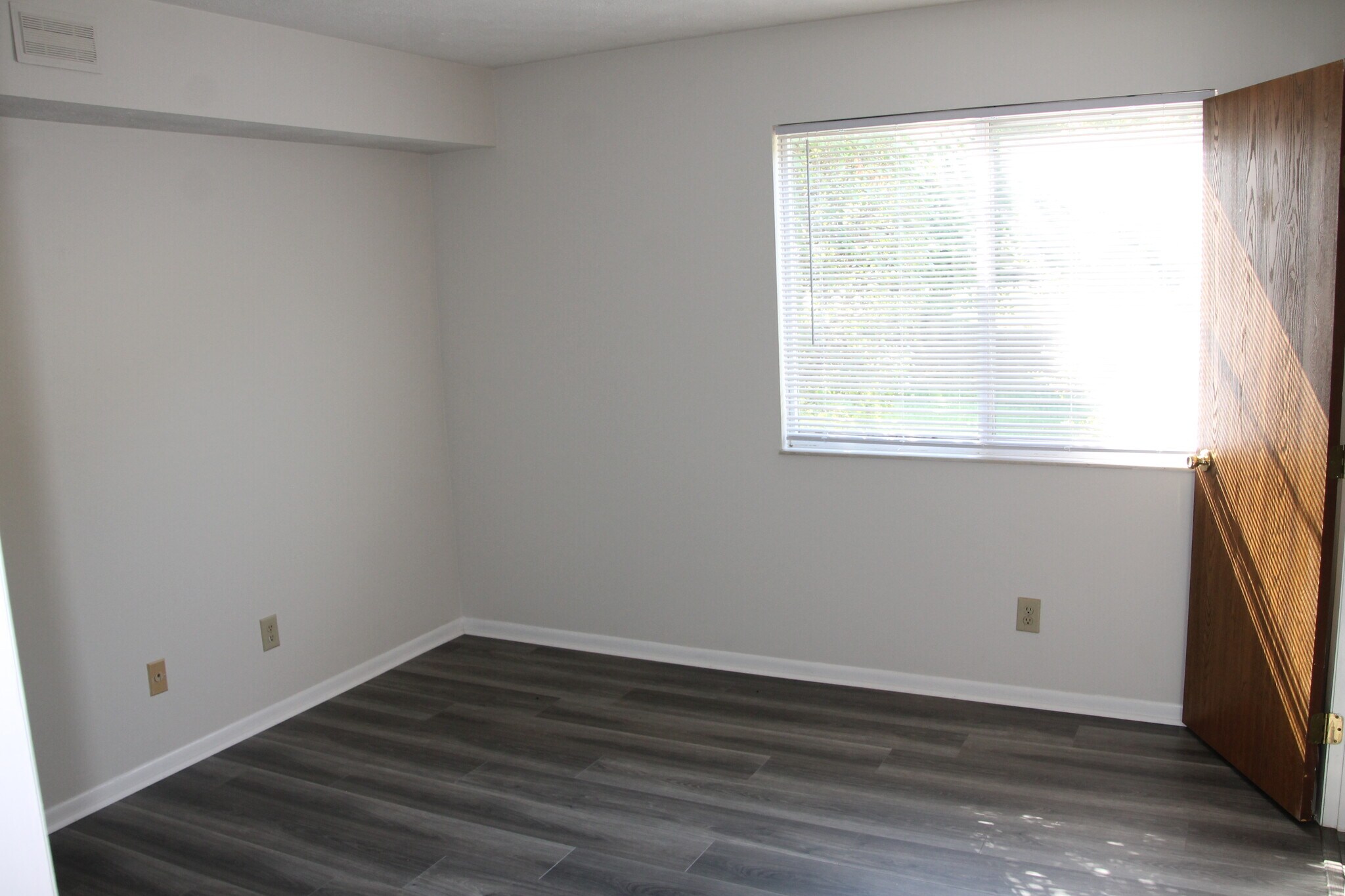 2nd Bedroom - 1411 Lake Pointe Way